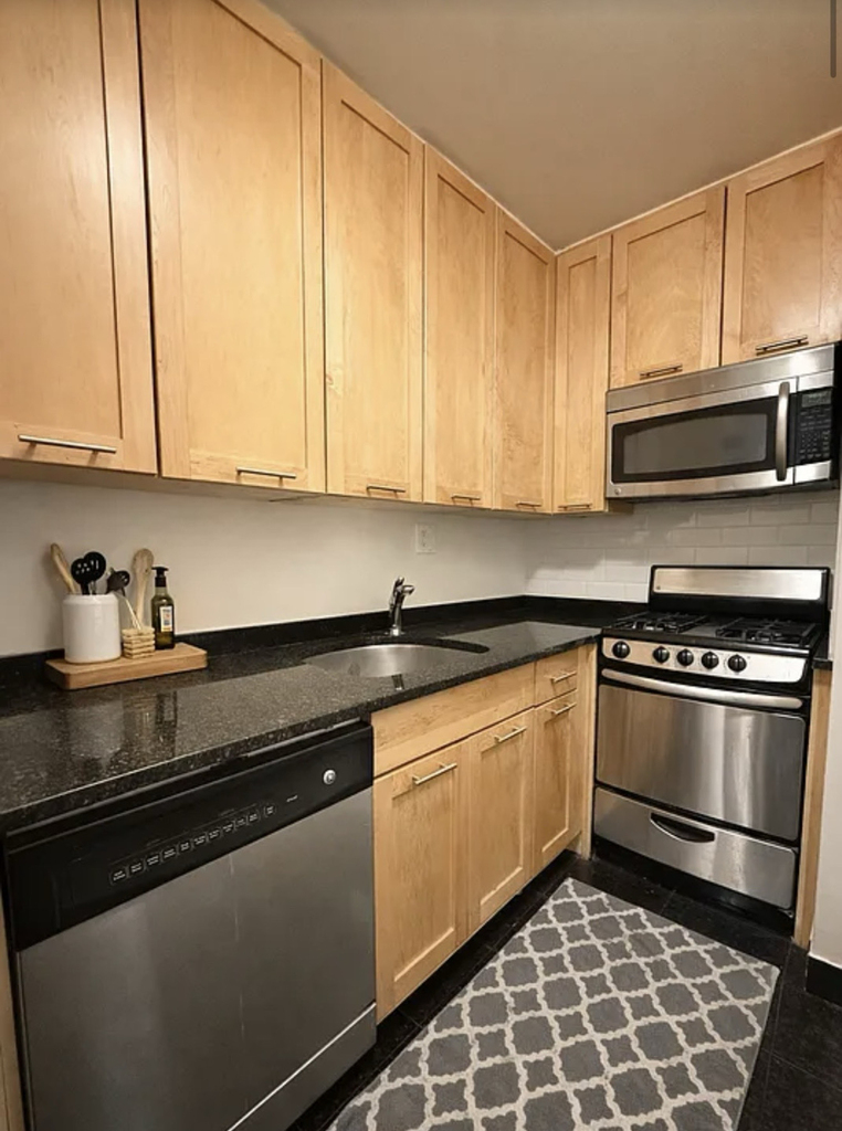 145 4th Avenue - Photo 2