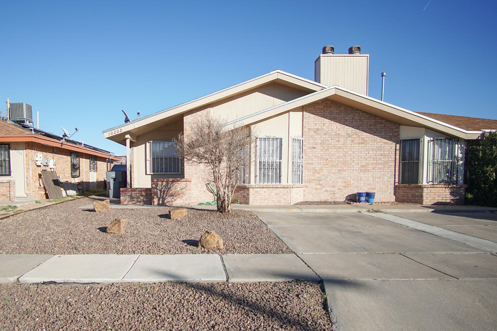 10202 Niagara Falls Place - Photo 0