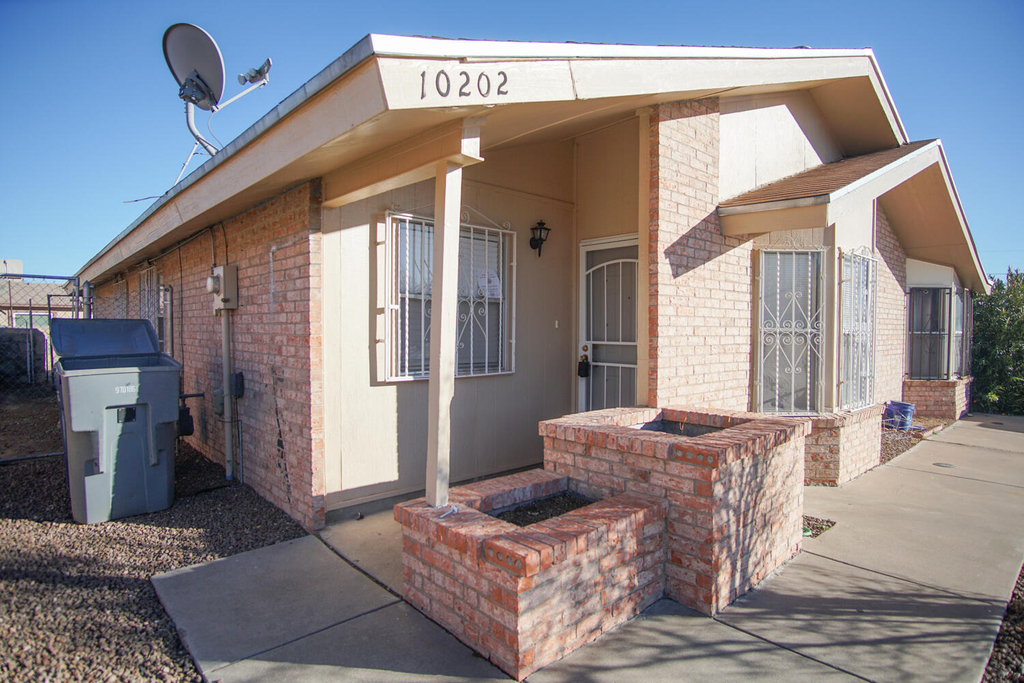 10202 Niagara Falls Place - Photo 1