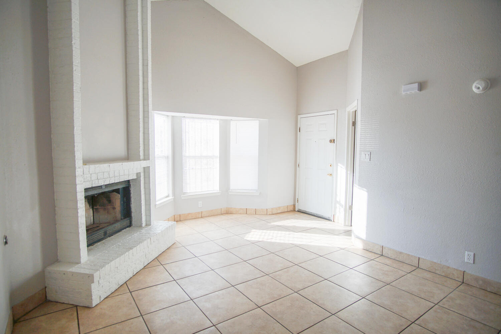 10202 Niagara Falls Place - Photo 3