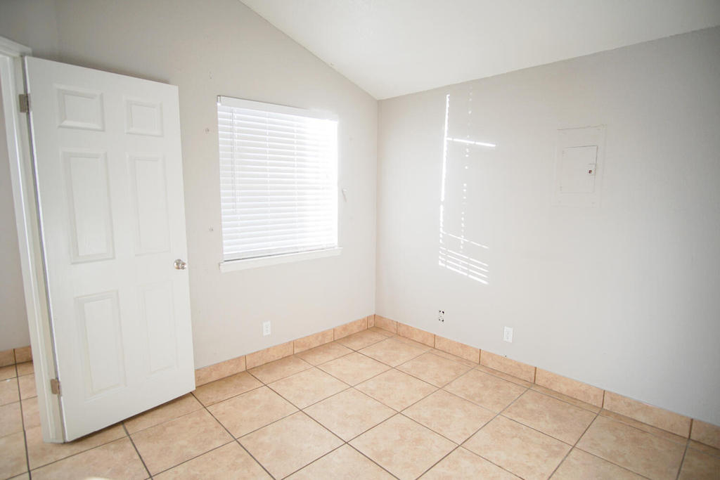 10202 Niagara Falls Place - Photo 5
