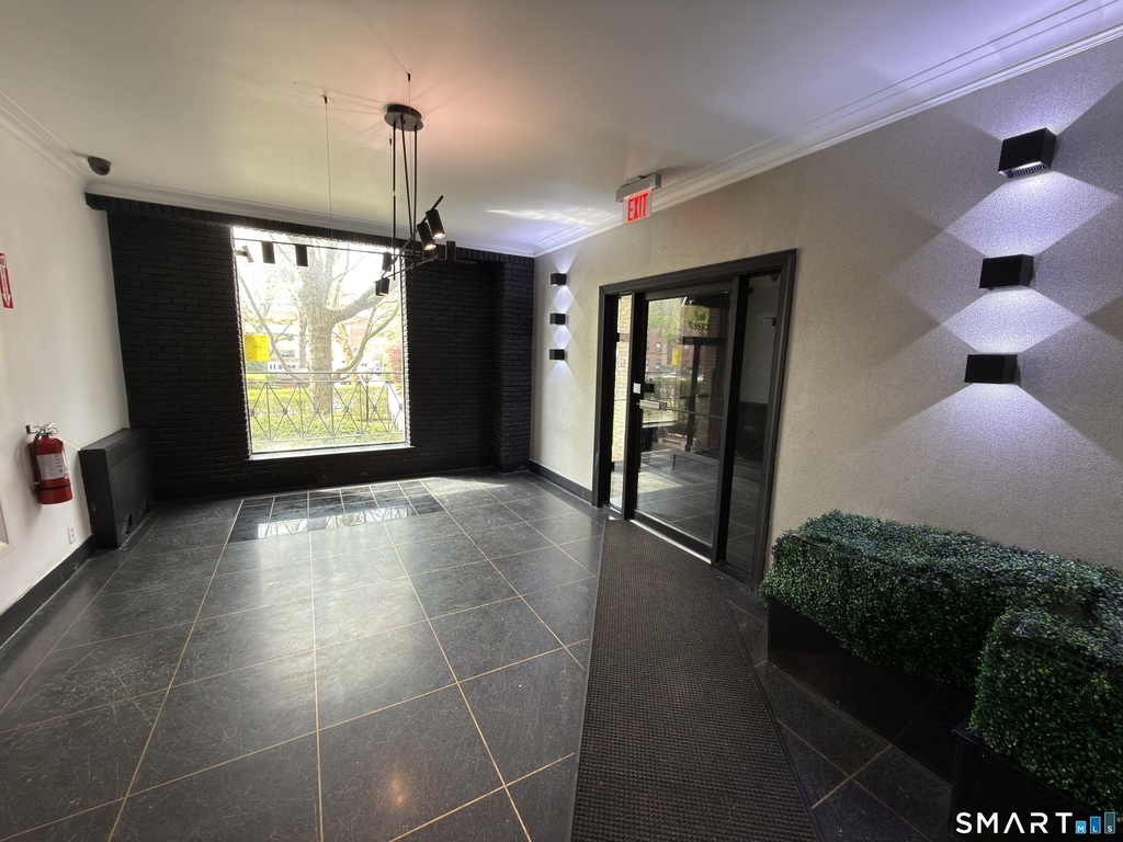28 Strawberry Hill Avenue - Photo 5