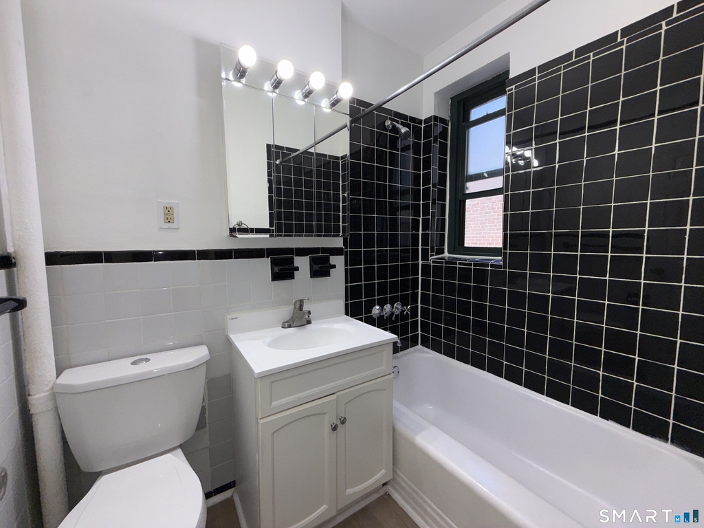 28 Strawberry Hill Avenue - Photo 11