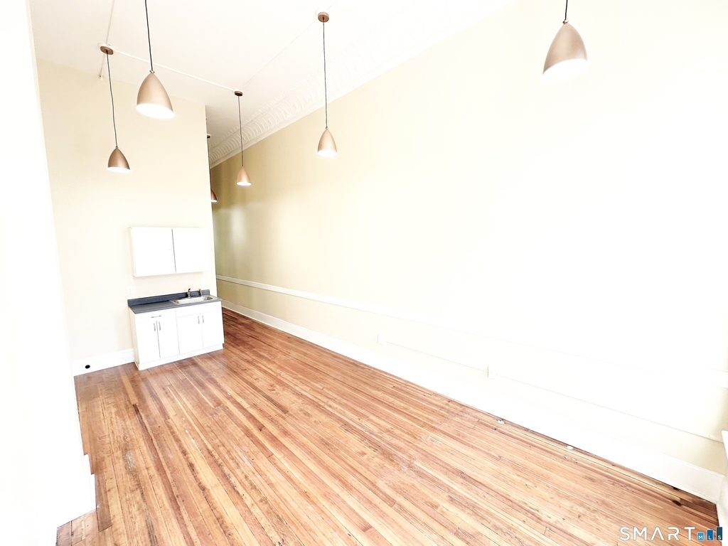 105 Bank Street - Photo 2
