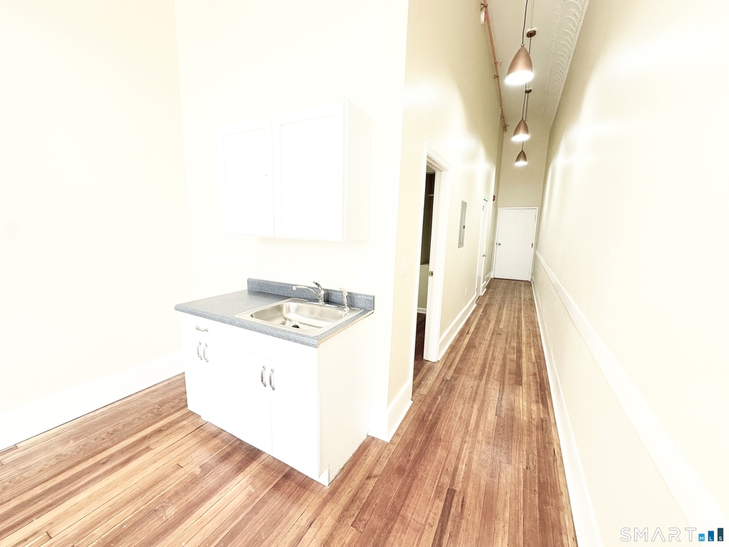105 Bank Street - Photo 9