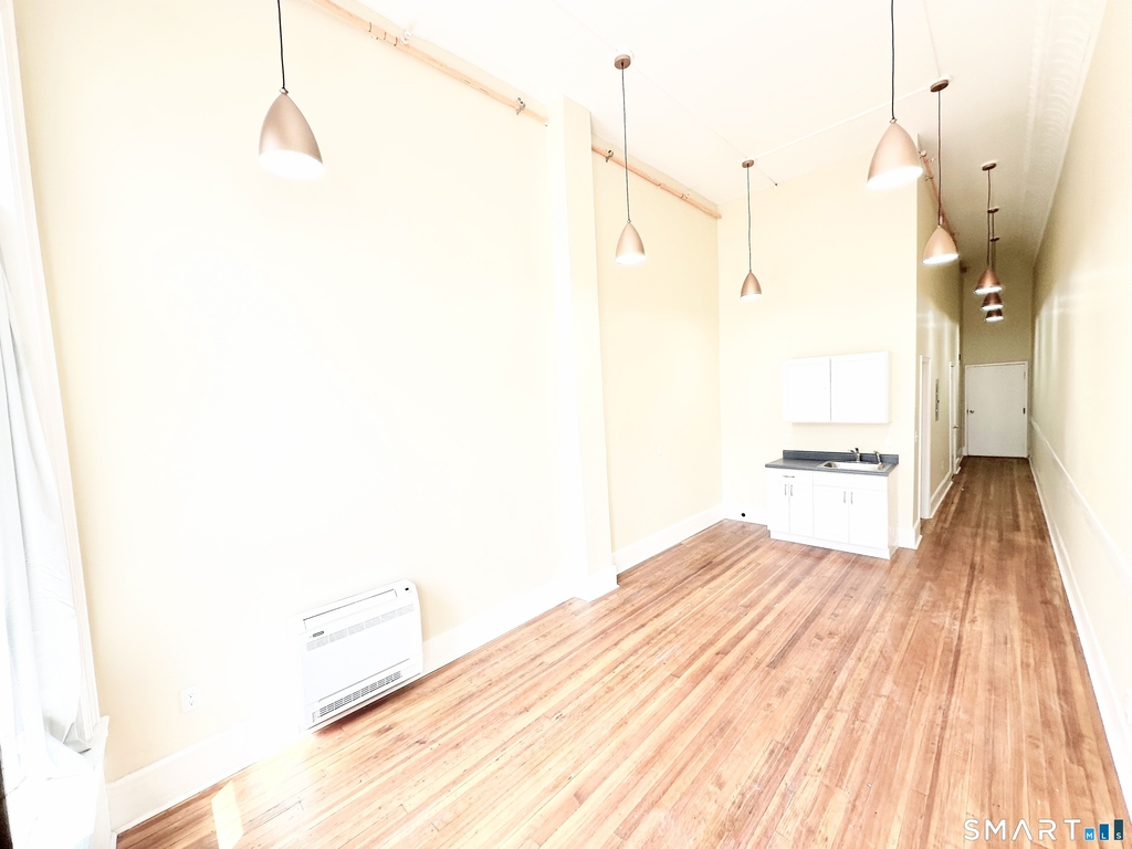 105 Bank Street - Photo 1
