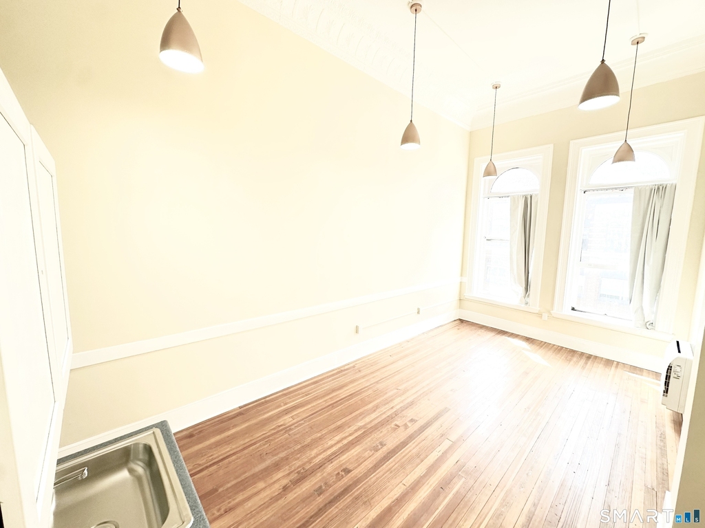 105 Bank Street - Photo 8