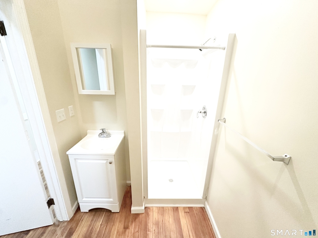 105 Bank Street - Photo 3