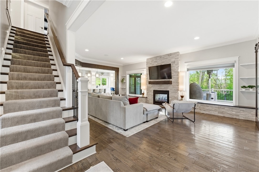 666 Chilliwack Ln - Photo 2