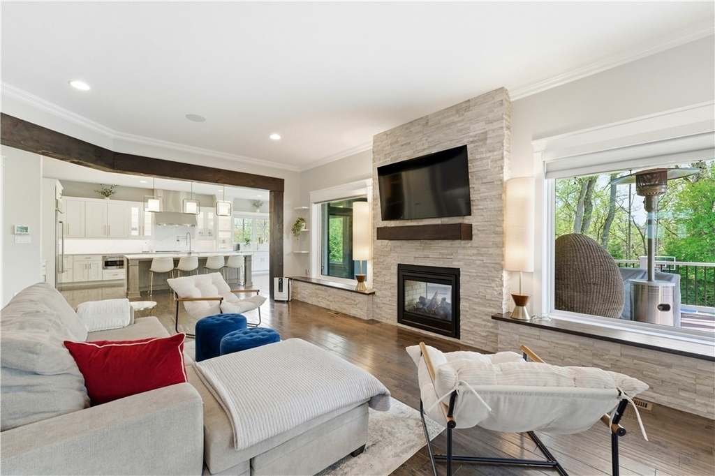 666 Chilliwack Ln - Photo 3