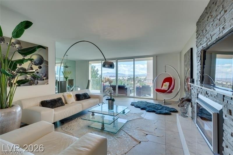 205 E Harmon Avenue - Photo 0