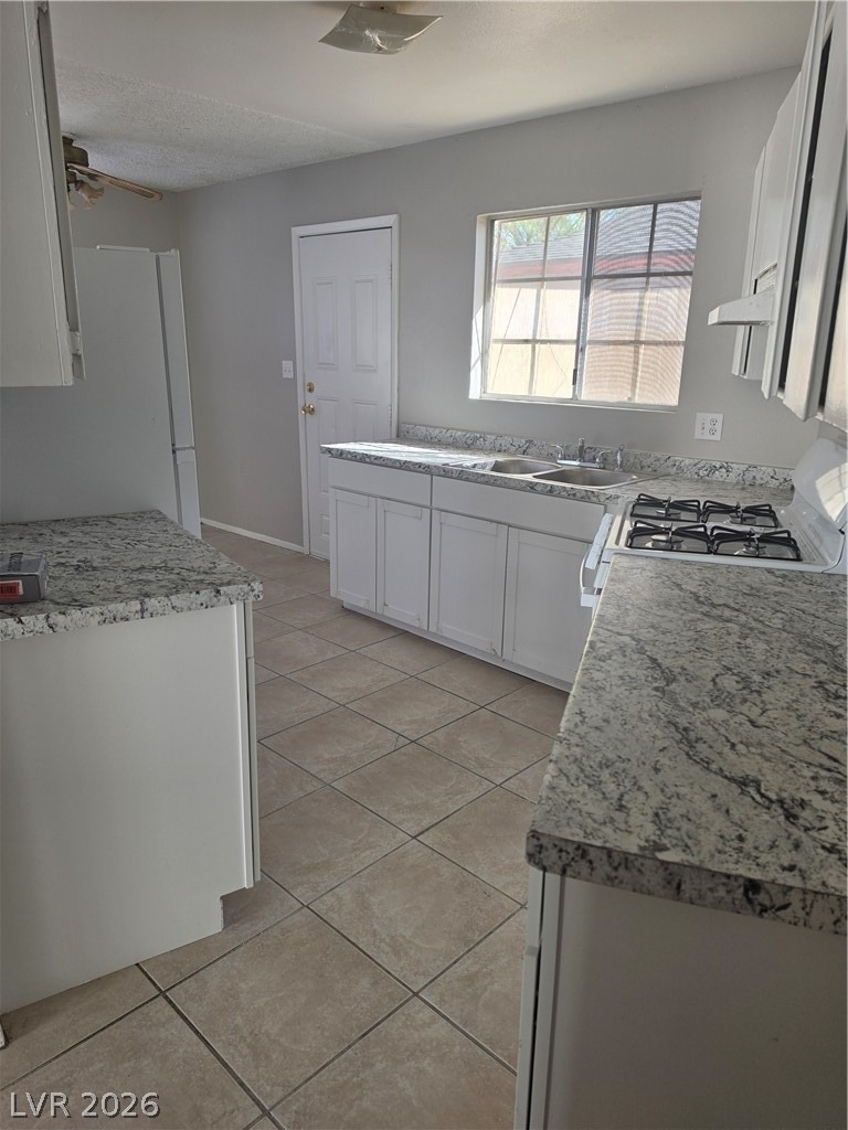 4751 Terra Linda Avenue - Photo 3