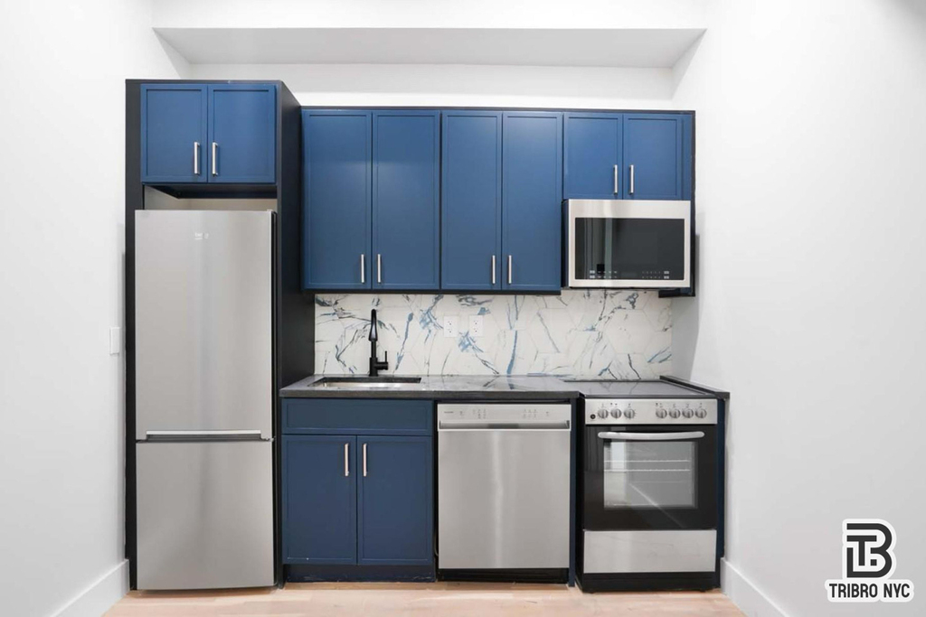 141 Meserole Street 2A - Photo 3