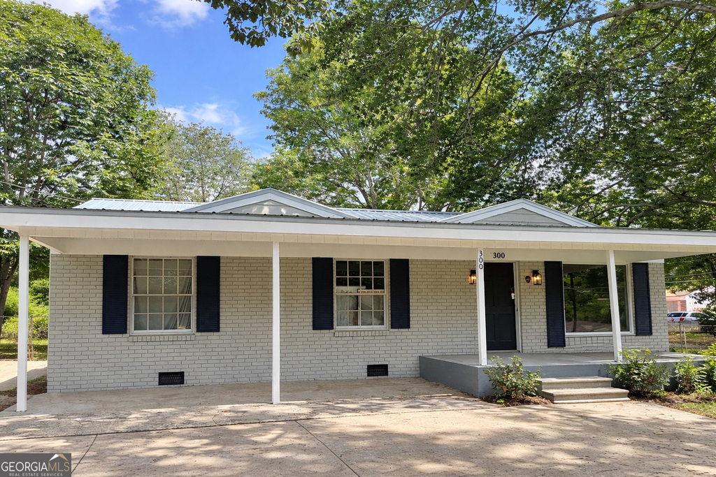 300 Martin Circle - Photo 0