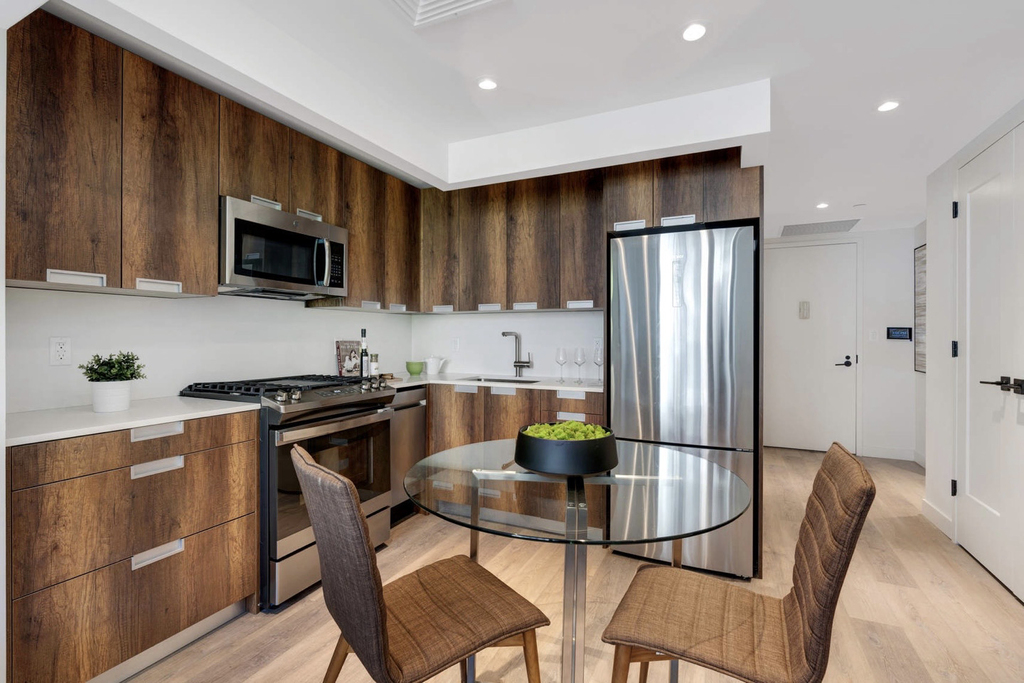 350 West 45th Street - Photo 3