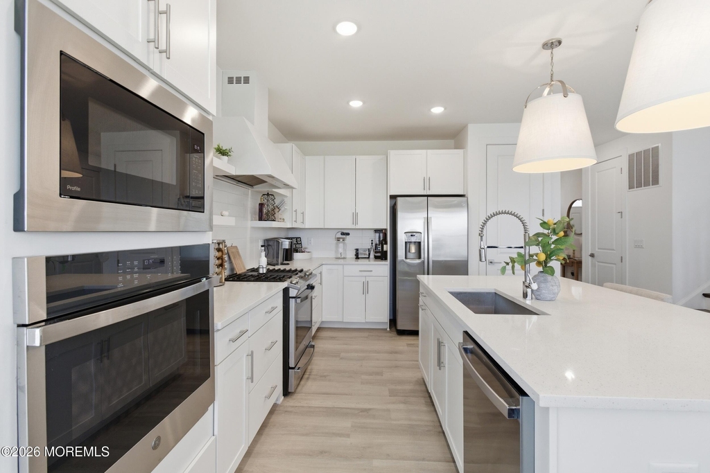 10 Carlisle Court - Photo 2
