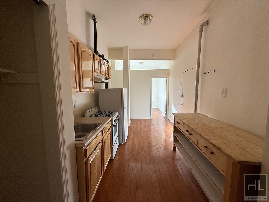East 9th Street - Photo 0