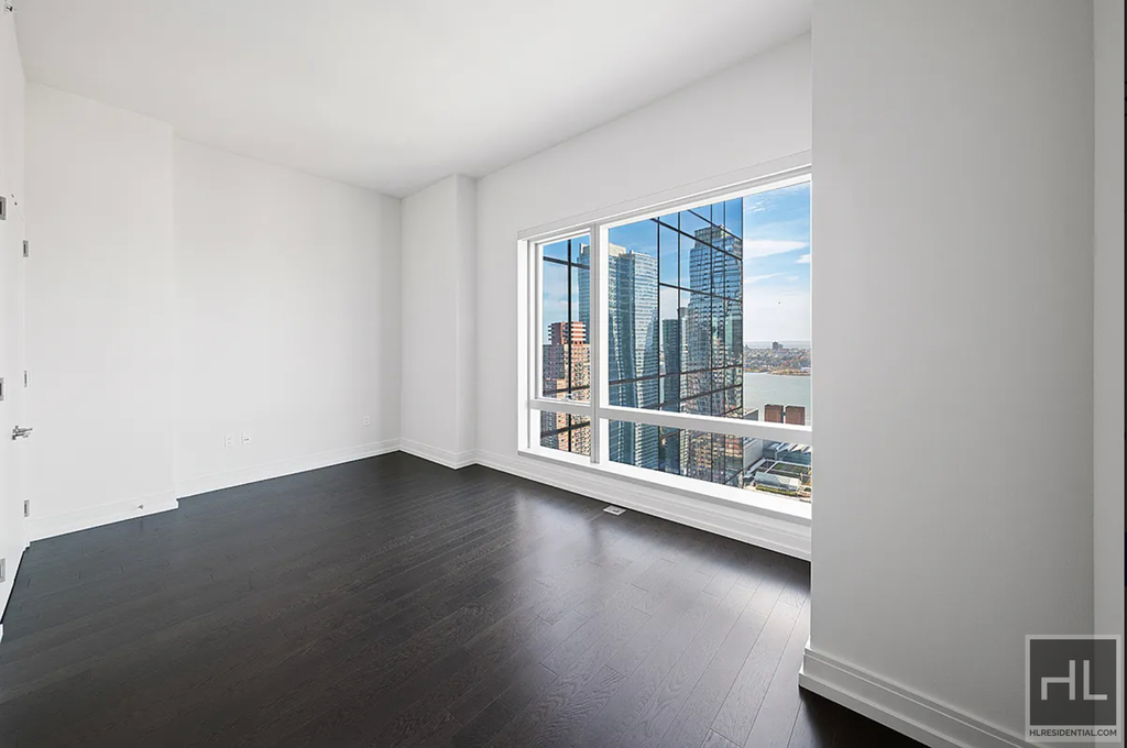 10th Avenue - Photo 0