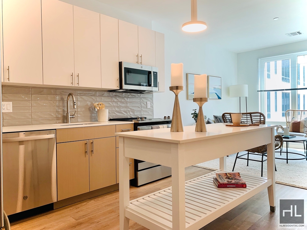 Hamilton Avenue - Photo 1