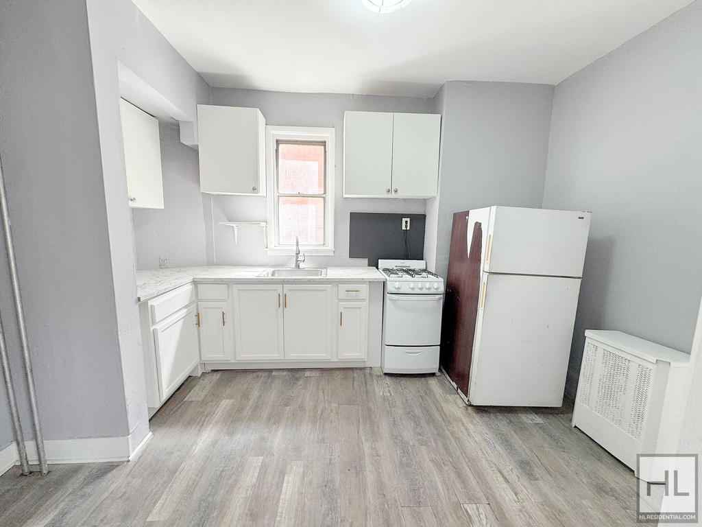 East 3 Street - Photo 7
