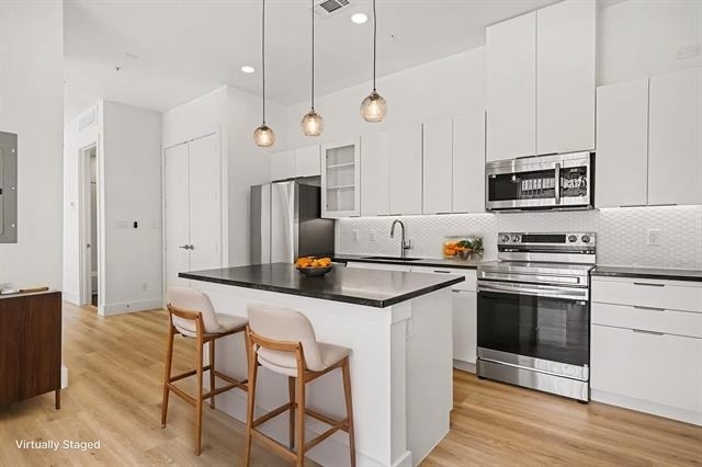 2217 N Fitzhugh Avenue - Photo 0