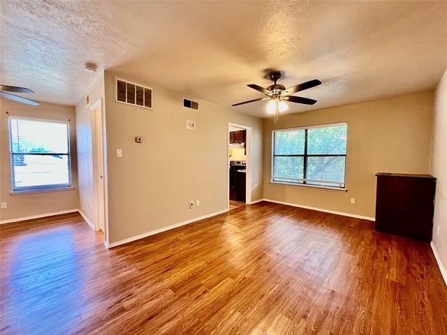 2526 W Prairie Street - Photo 0