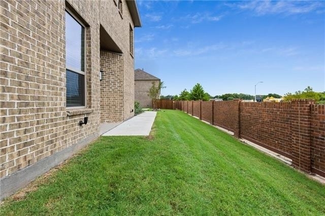 2900 Galveston Street - Photo 2