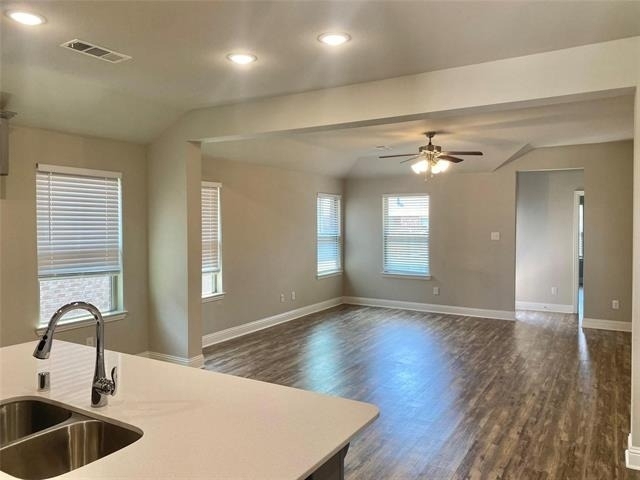 2258 Templin Avenue - Photo 3