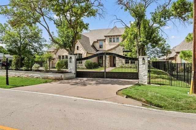 320 W Highland Street - Photo 2