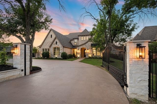 320 W Highland Street - Photo 0