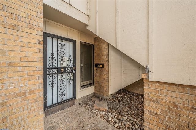 3704 Hulen Park Drive - Photo 2
