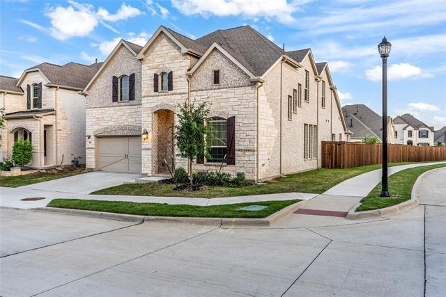 300 Foxglove Hill - Photo 1