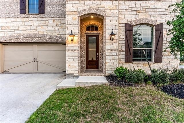 300 Foxglove Hill - Photo 2