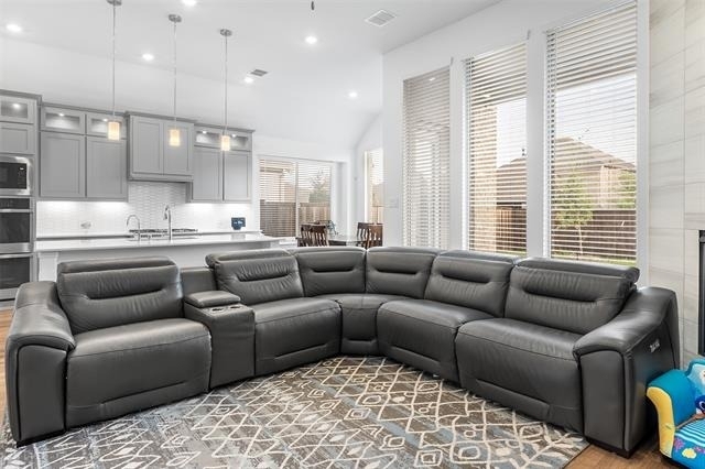 300 Foxglove Hill - Photo 8