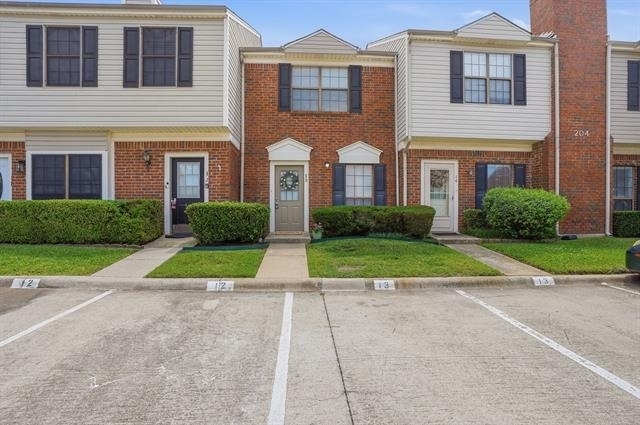 204 Samuel Boulevard - Photo 1