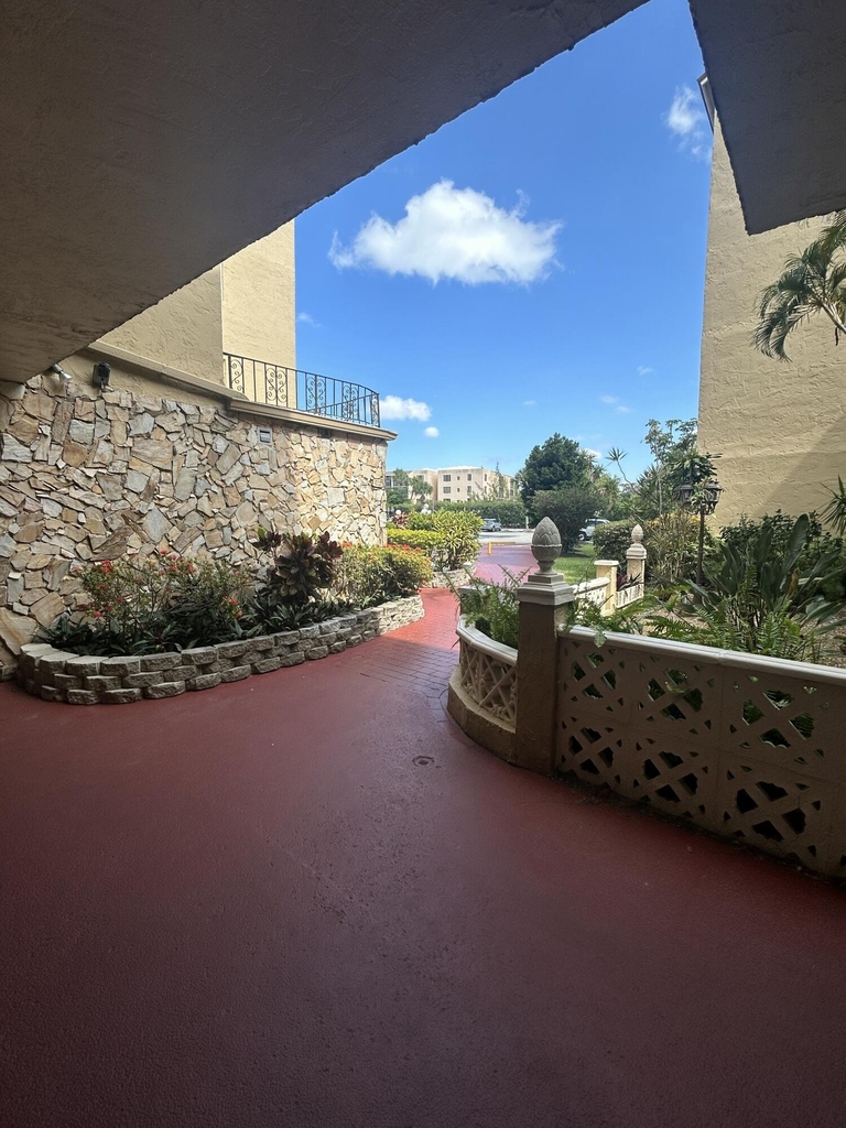 2801 Somerset Drive - Photo 1