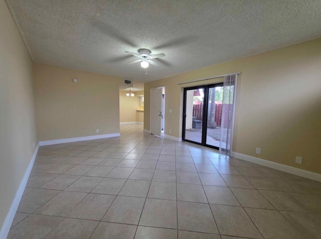 3928 Victoria Drive - Photo 4