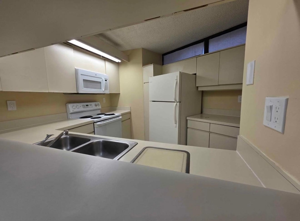 3928 Victoria Drive - Photo 10