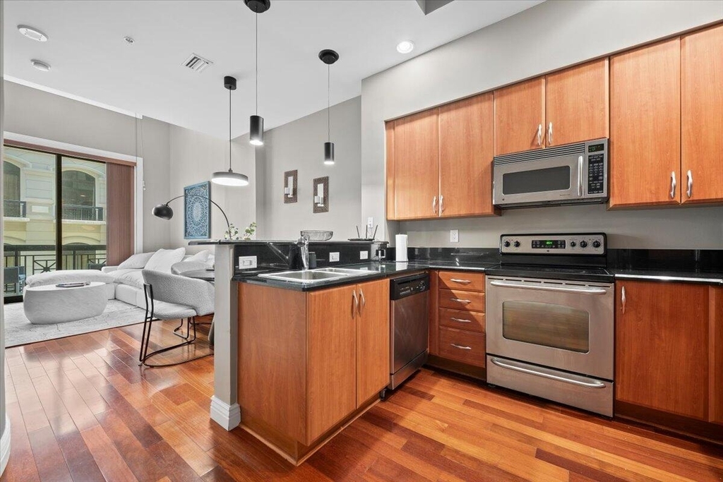 801 S Olive Avenue - Photo 3