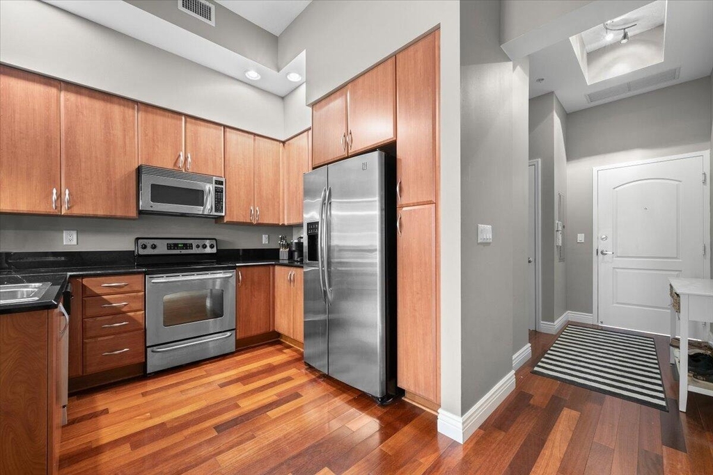 801 S Olive Avenue - Photo 1