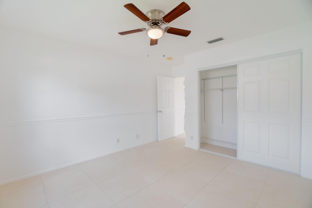 1070 Sweet Briar Place - Photo 17