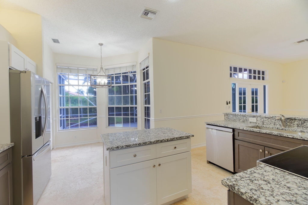 1070 Sweet Briar Place - Photo 11