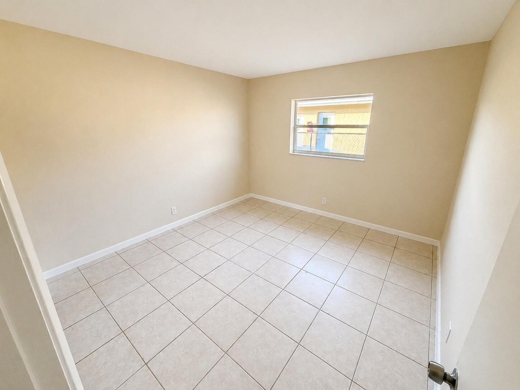4151 Nw 30th Terrace - Photo 5