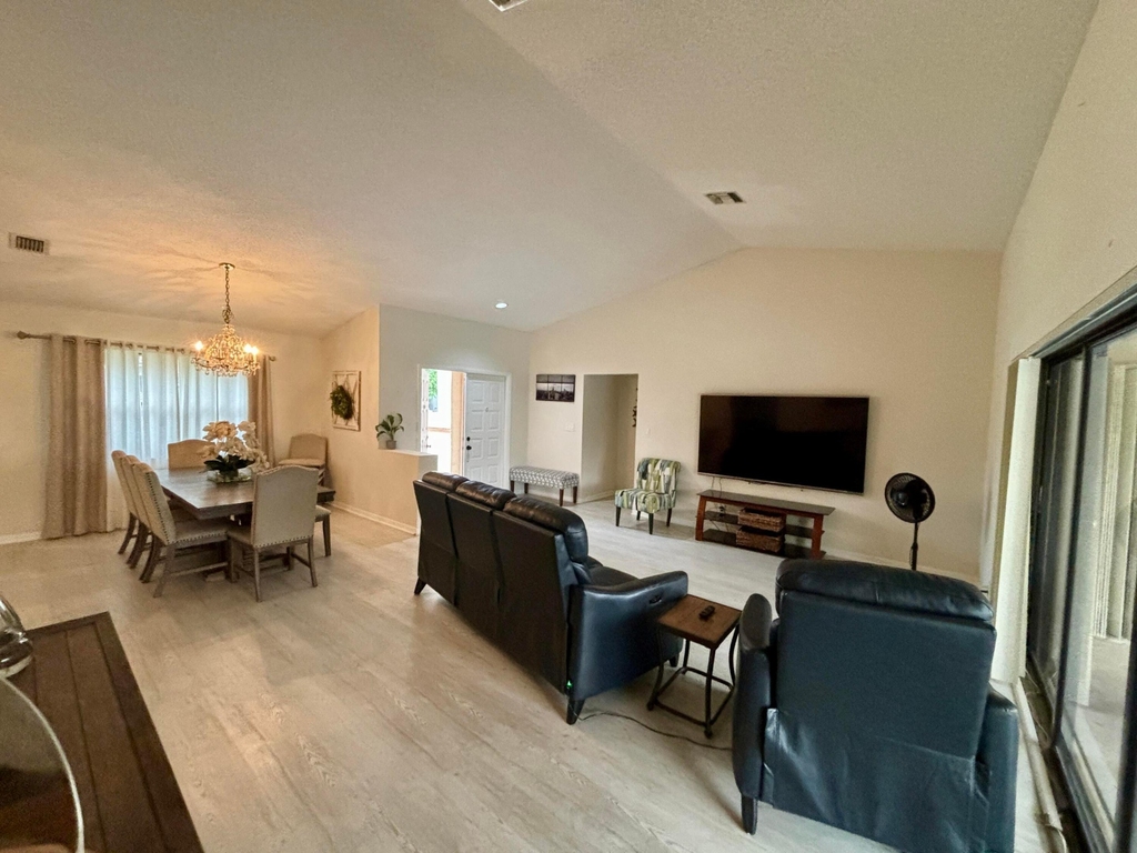 2153 Amesbury Circle - Photo 4