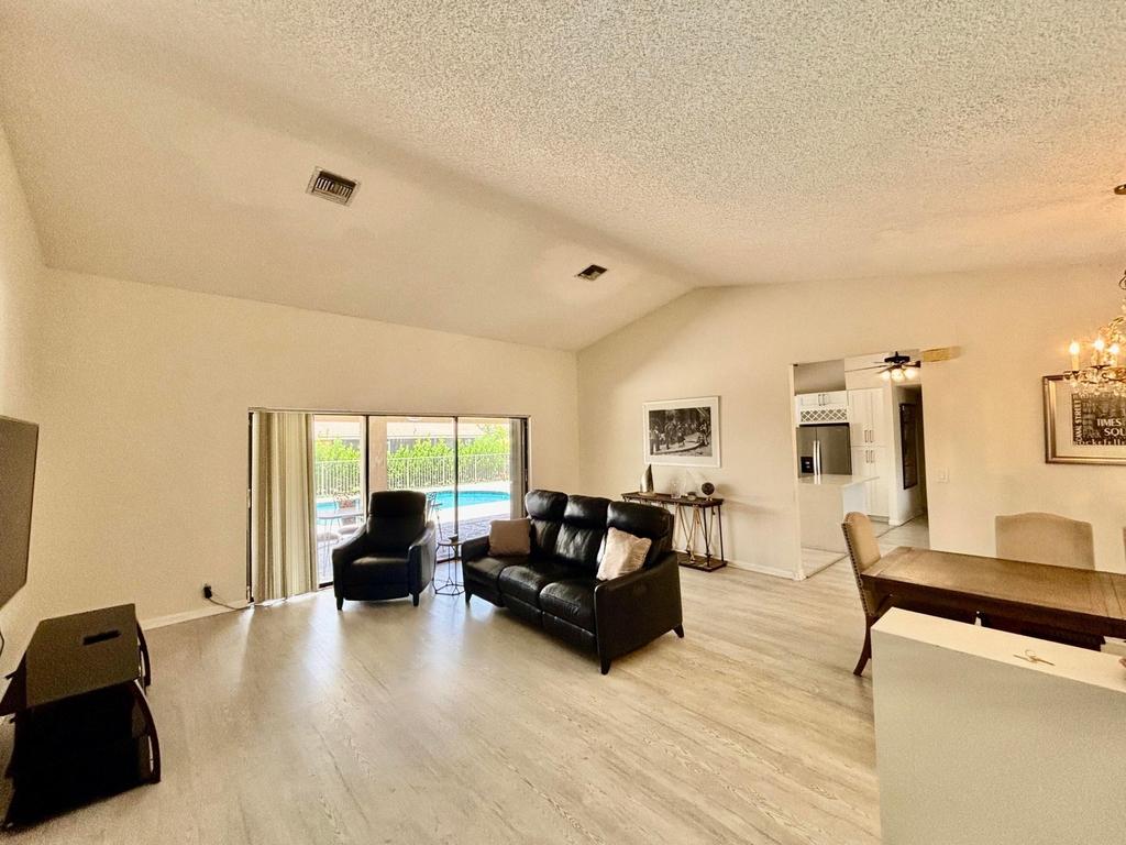 2153 Amesbury Circle - Photo 20