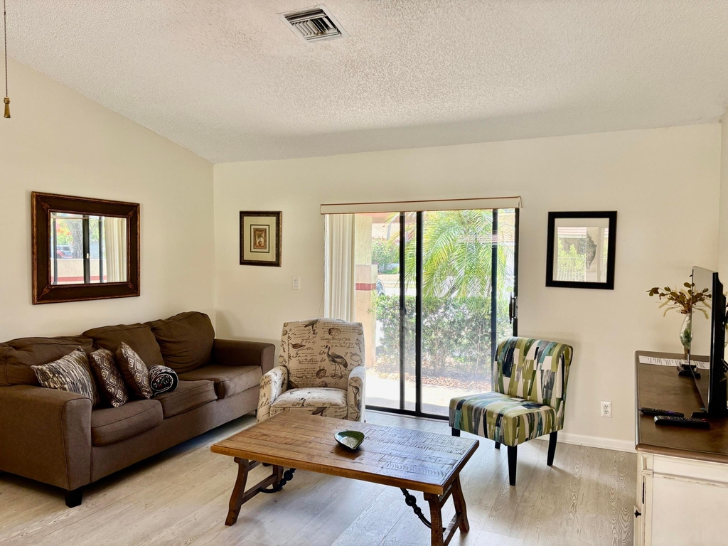 2153 Amesbury Circle - Photo 21