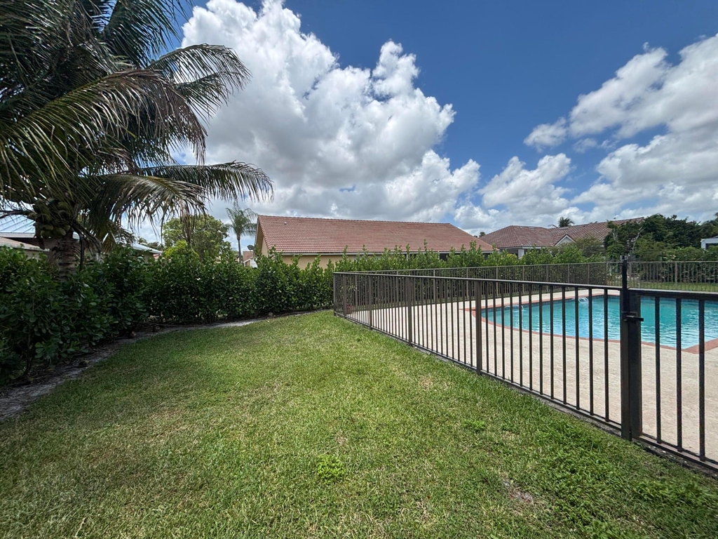 2153 Amesbury Circle - Photo 26