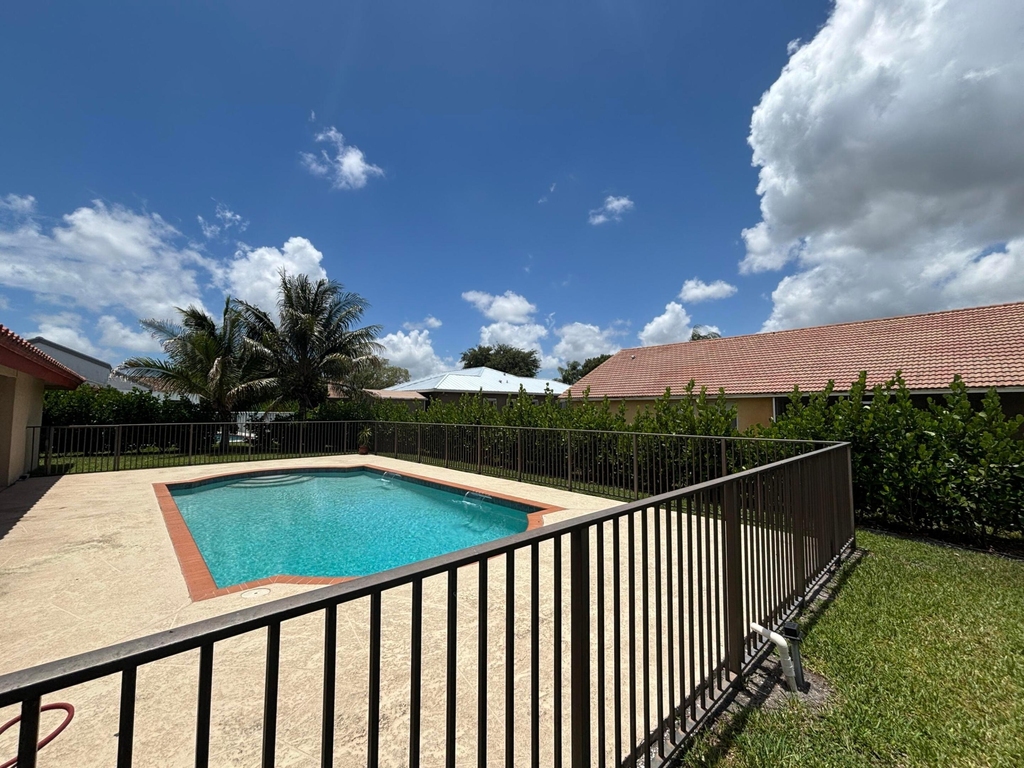 2153 Amesbury Circle - Photo 25