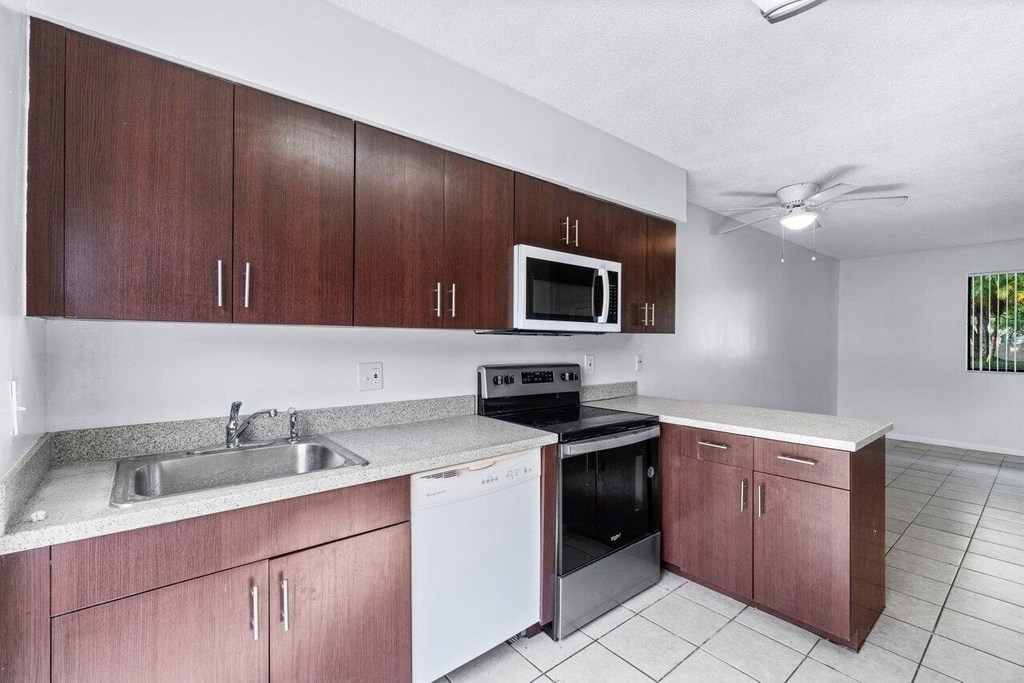 1837 Nw 94th Avenue - Photo 2