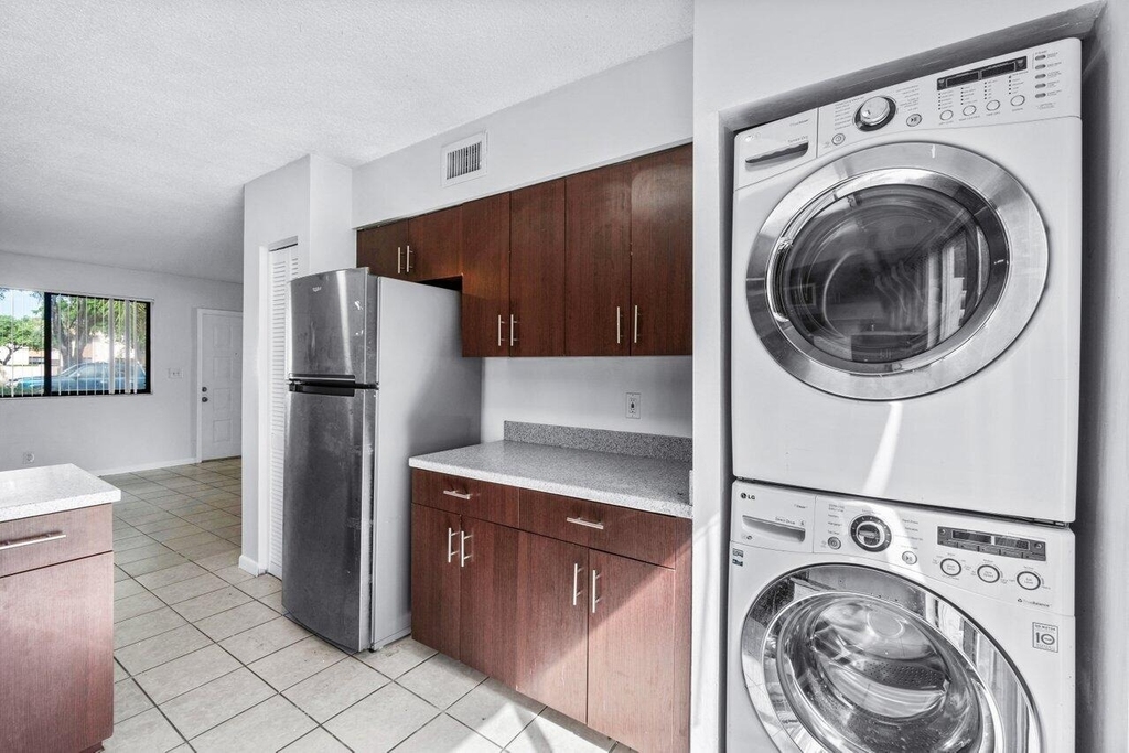 1837 Nw 94th Avenue - Photo 3